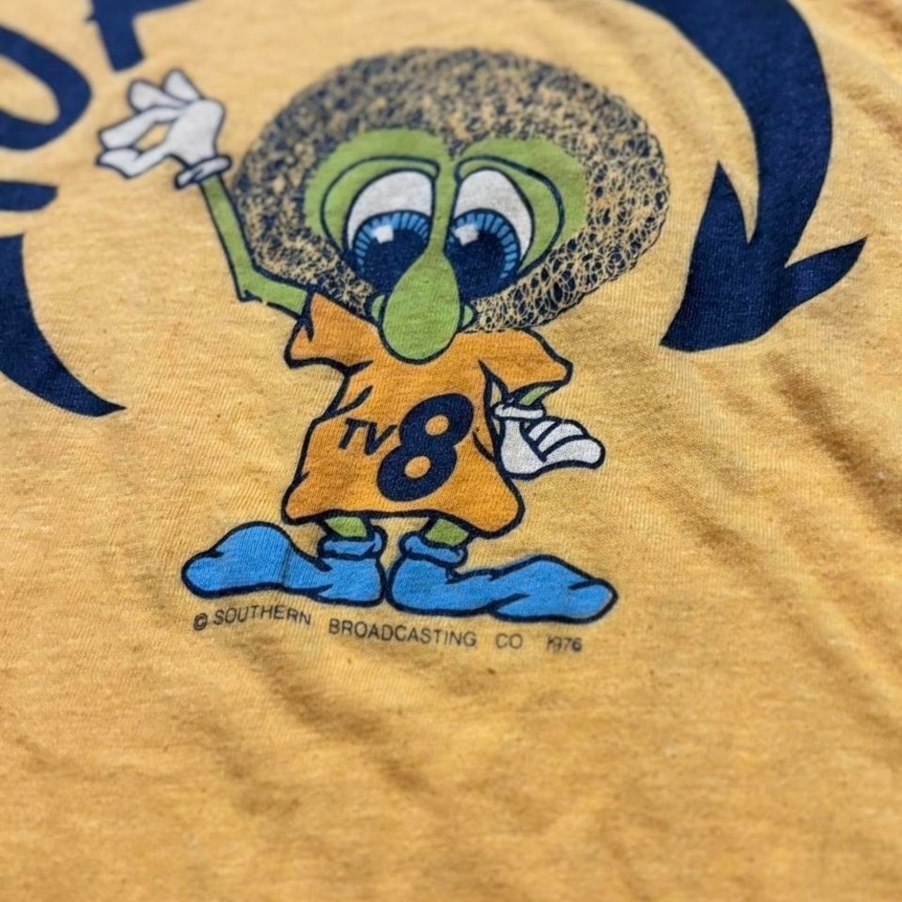 Vintage 1976 TV 8 southern broadcasting co " turn it " network promo t shirt - Picture 2 of 5